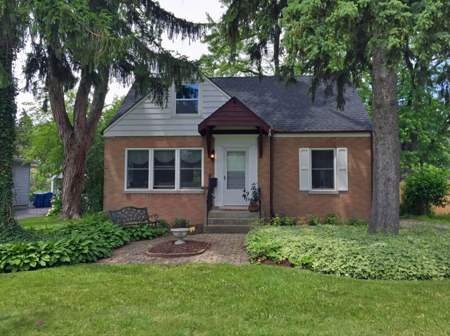 Property photo of 124 Iroquois Drive in Clarendon Hills, Illinois