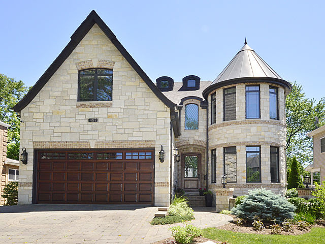 Property photo of 487 S Cottage Hill Avenue in Elmhurst, Illinois