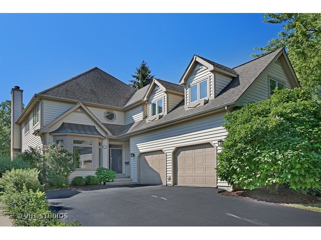 Property photo of 325 Park Avenue in Clarendon Hills, Illinois