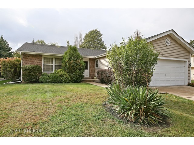 Property photo of 1002 Longford Drive in Westmont, Illinois