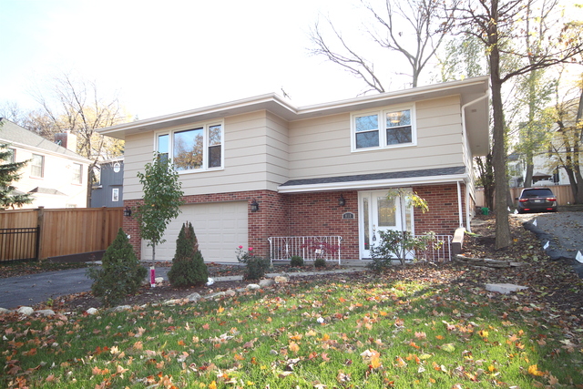 Property photo of 810 W Hinsdale Avenue in Hinsdale, Illinois