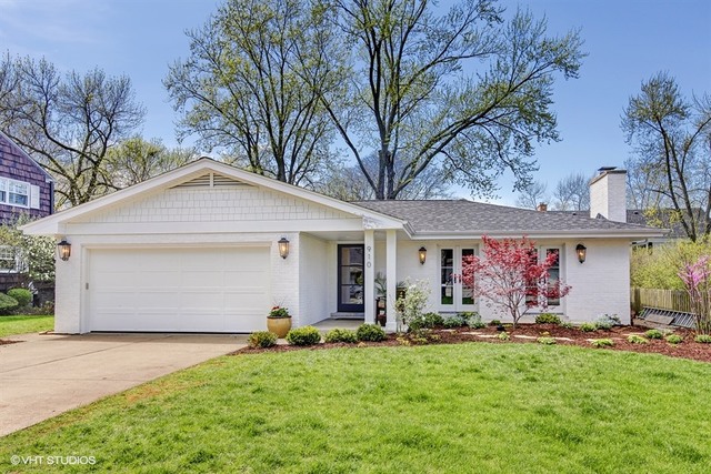 Property photo of 910 S Adams Street in Hinsdale, Illinois