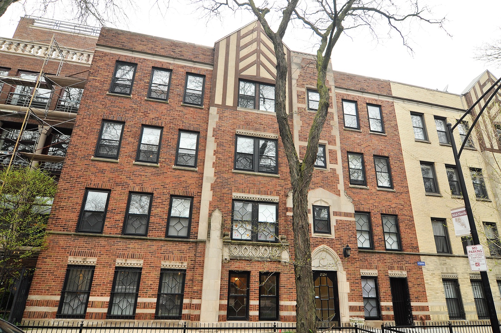 Property photo of 2124 N Hudson Avenue #404 in Chicago, Illinois