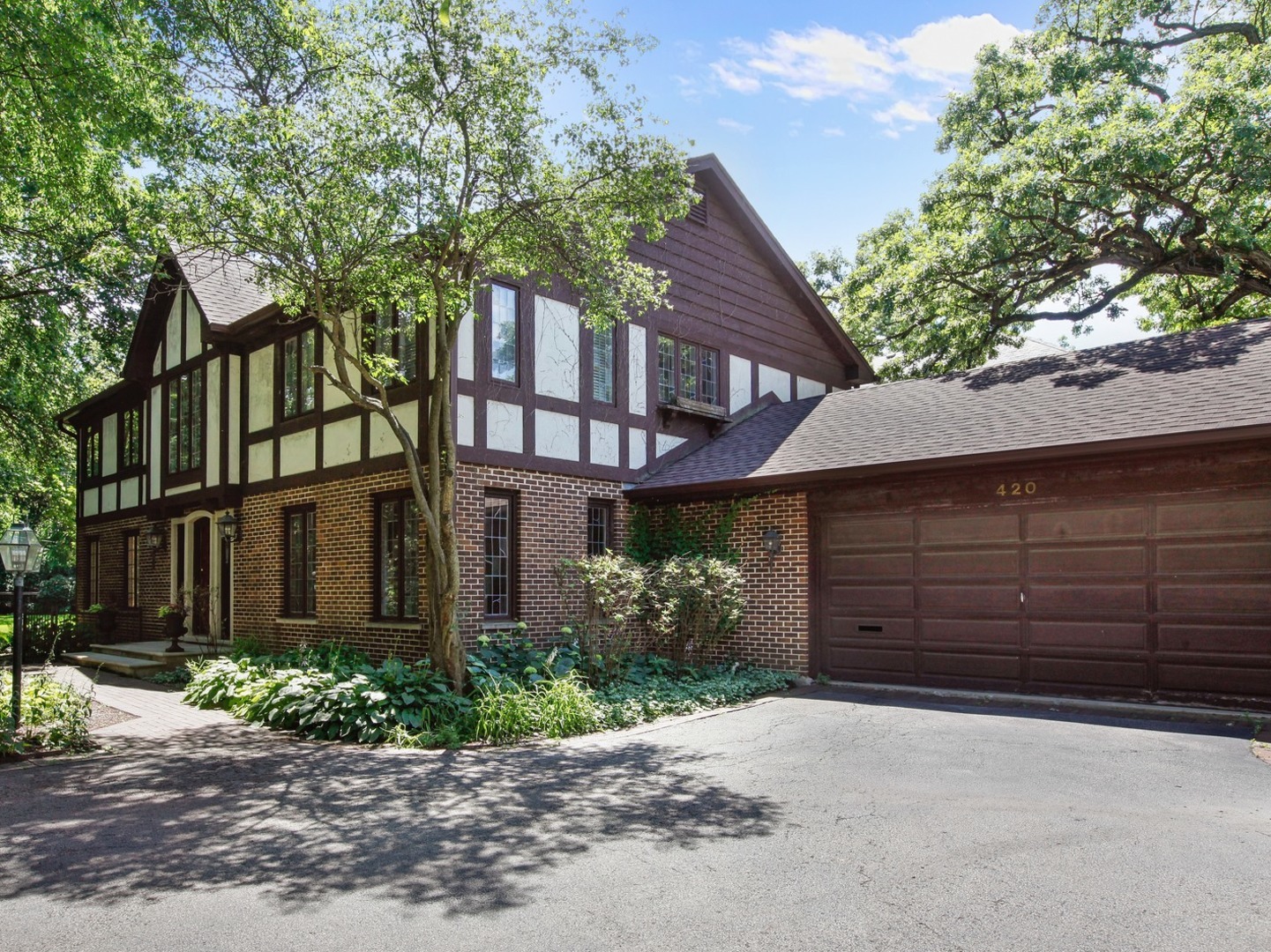 Property photo of 420 E Chicago Avenue in Hinsdale, Illinois