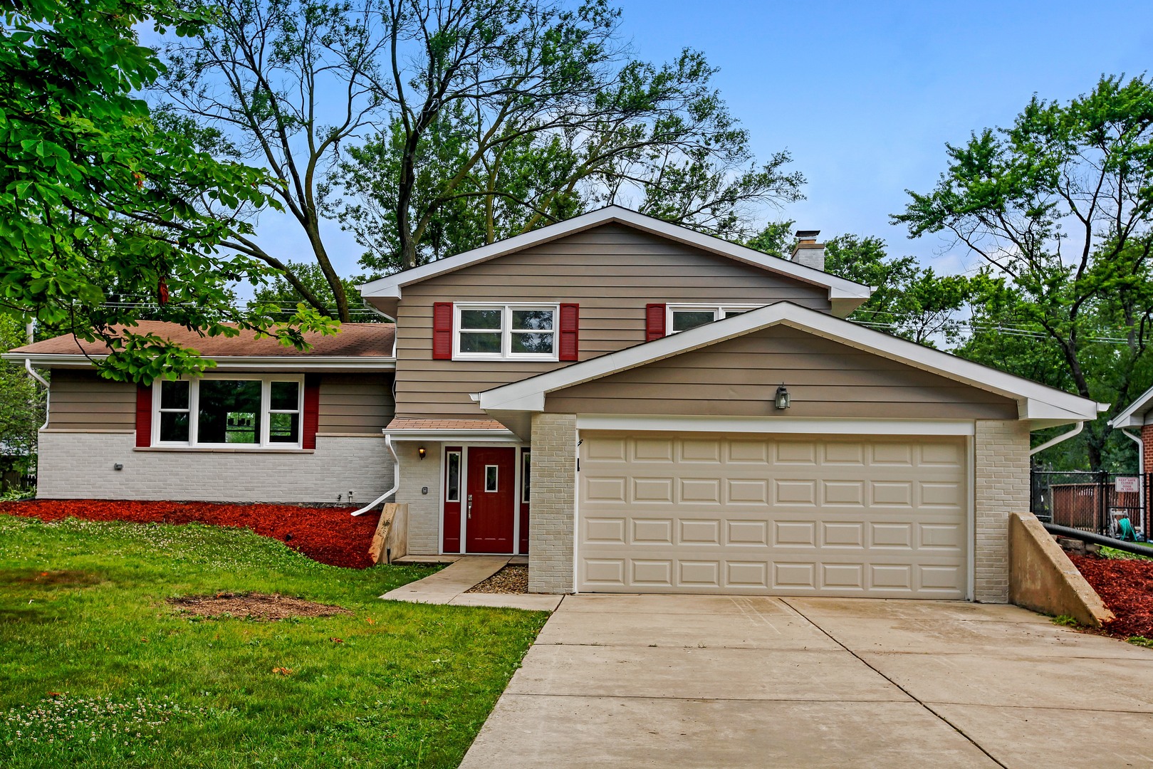 Property photo of 502 69th Street in Darien, Illinois