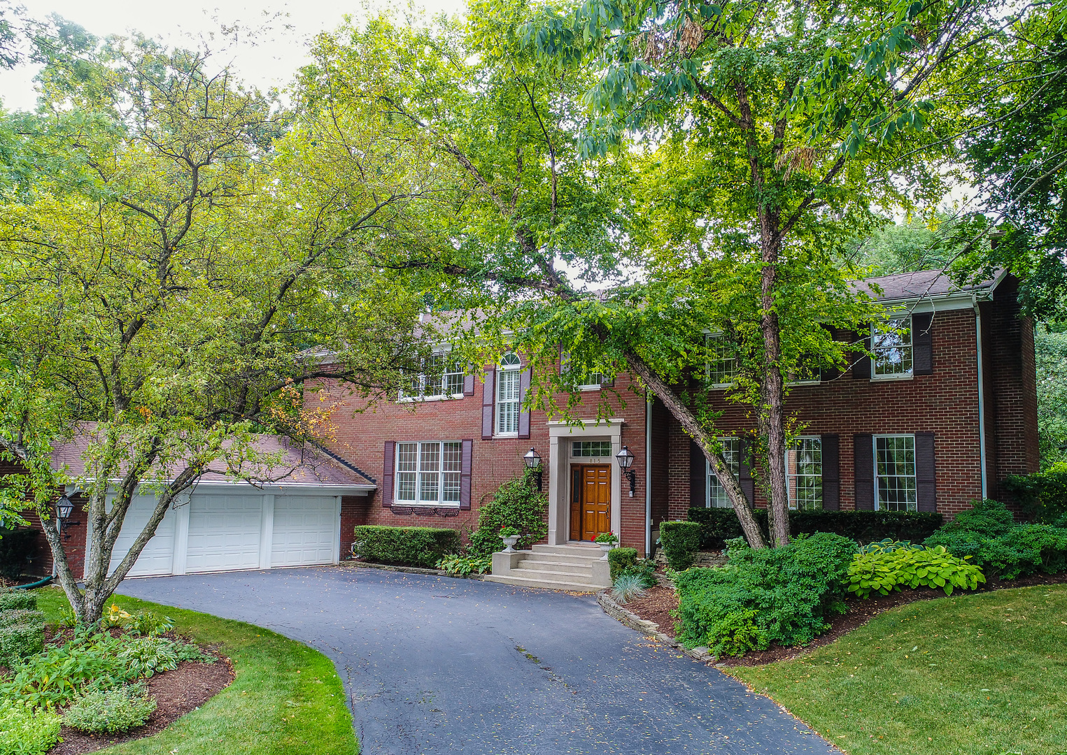 Property photo of 815 Merrill Woods Road in Hinsdale, Illinois