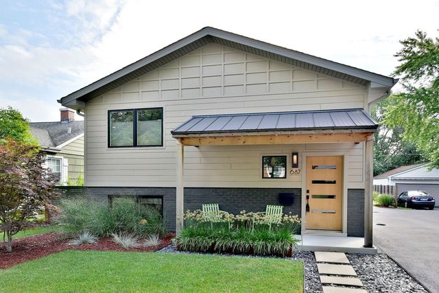 Property photo of 687 S Spring Road in Elmhurst, Illinois