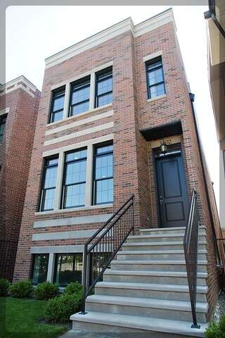 Property photo of 1302 N Bell Avenue in Chicago, Illinois