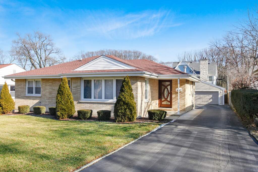 Property photo of 629 S Jackson Street in Hinsdale, Illinois