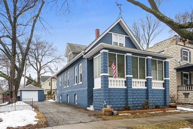 Property photo of 30 N Waiola Avenue in La Grange, Illinois