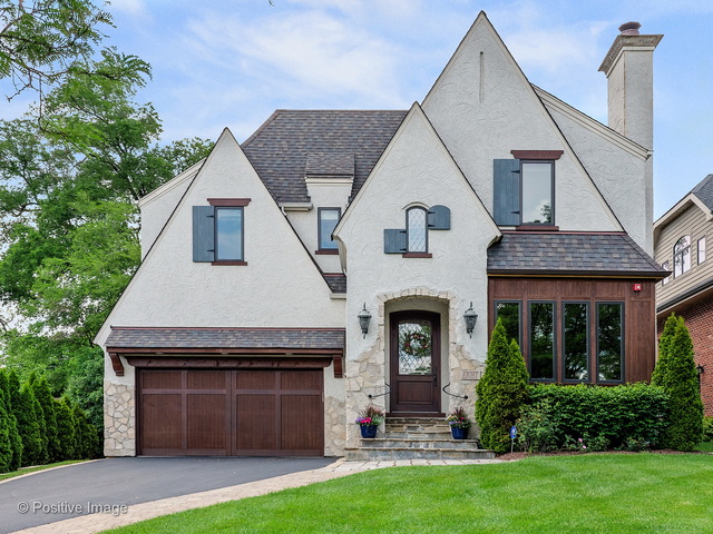 Property photo of 8 Mcintosh Avenue in Clarendon Hills, Illinois