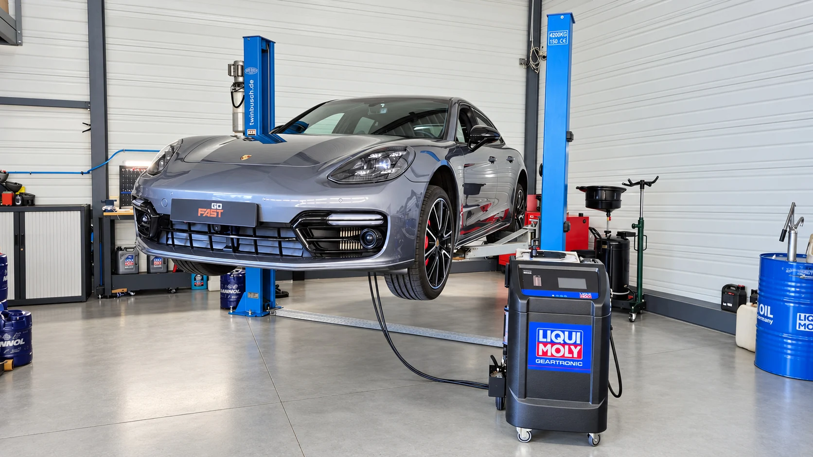 Véhicule sur pont et machine de vidange de boîte automatique dans l’atelier GOFAST