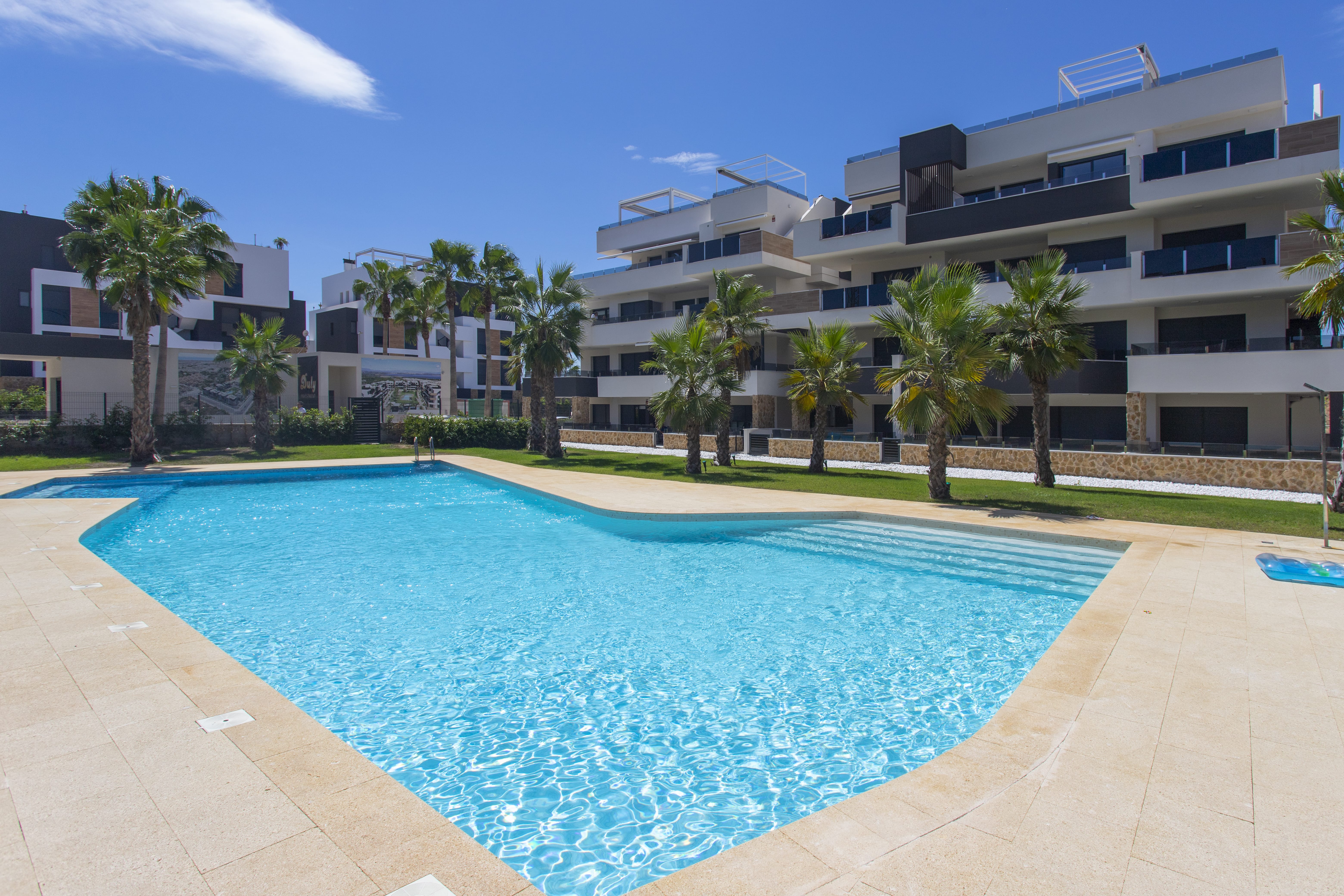 Gemeenschappelijk zwembad en tuinen bij Amanecer IX, Orihuela Costa, de thuisbasis van Casa Palma Blanca