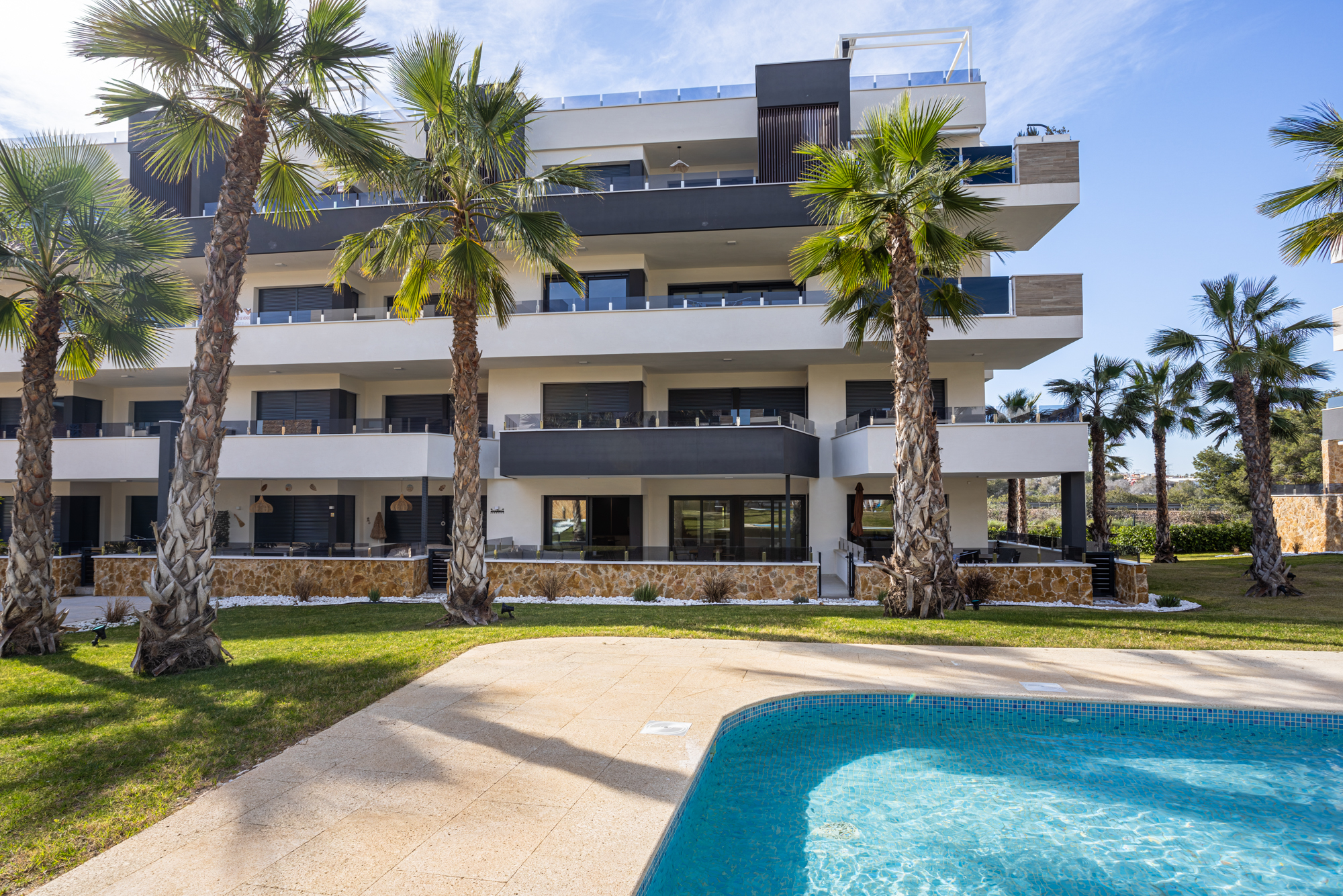 Amanecer XI appartementencomplex met palmentuinen en gemeenschappelijk zwembad in Orihuela Costa, de thuisbasis van Casa 204