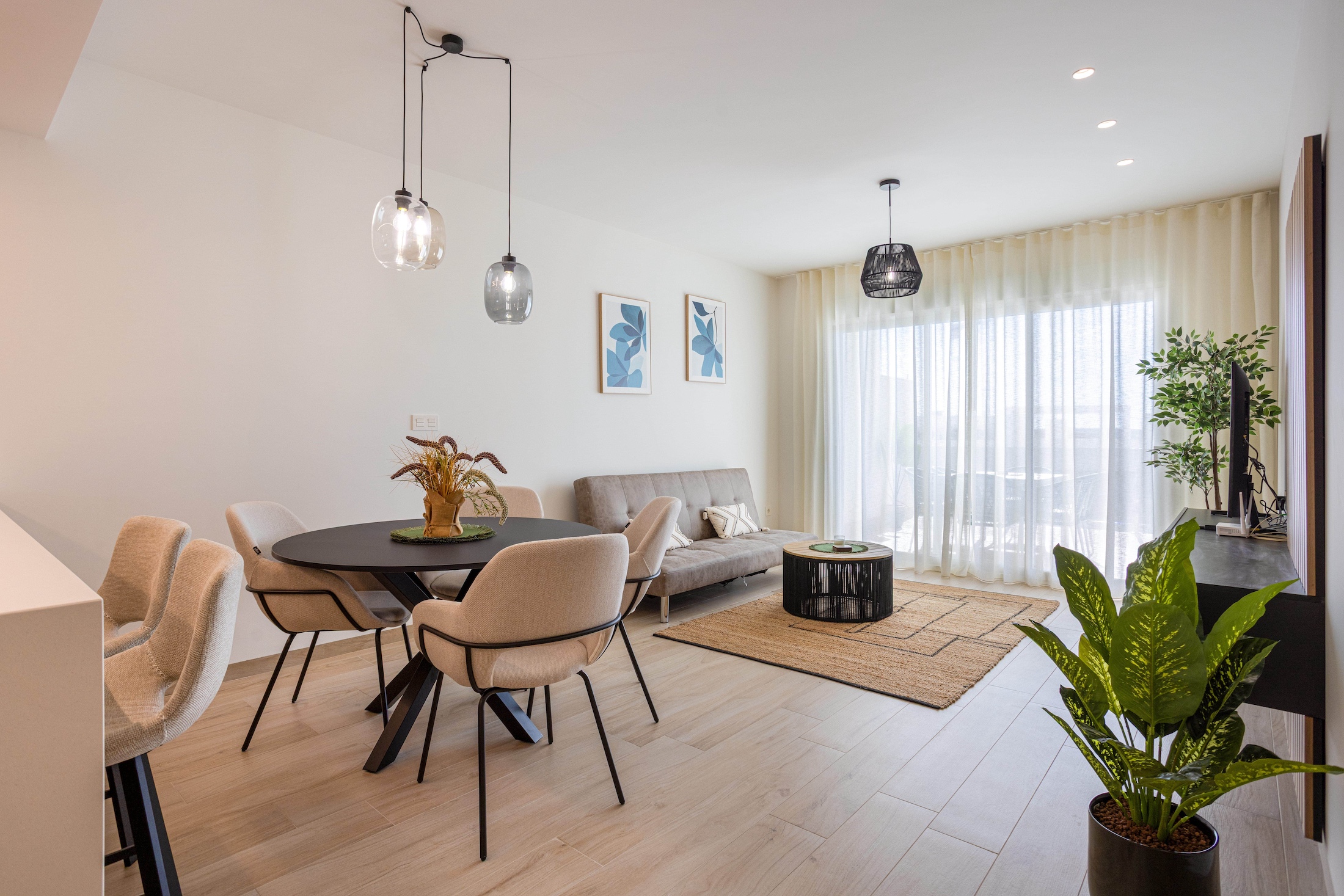 Lichte woon- en eetkamer in een woning aan de Costa Blanca