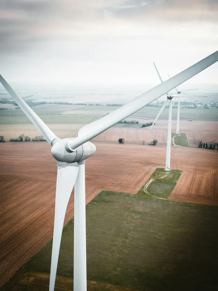 Wind turbine nacelle above farmland