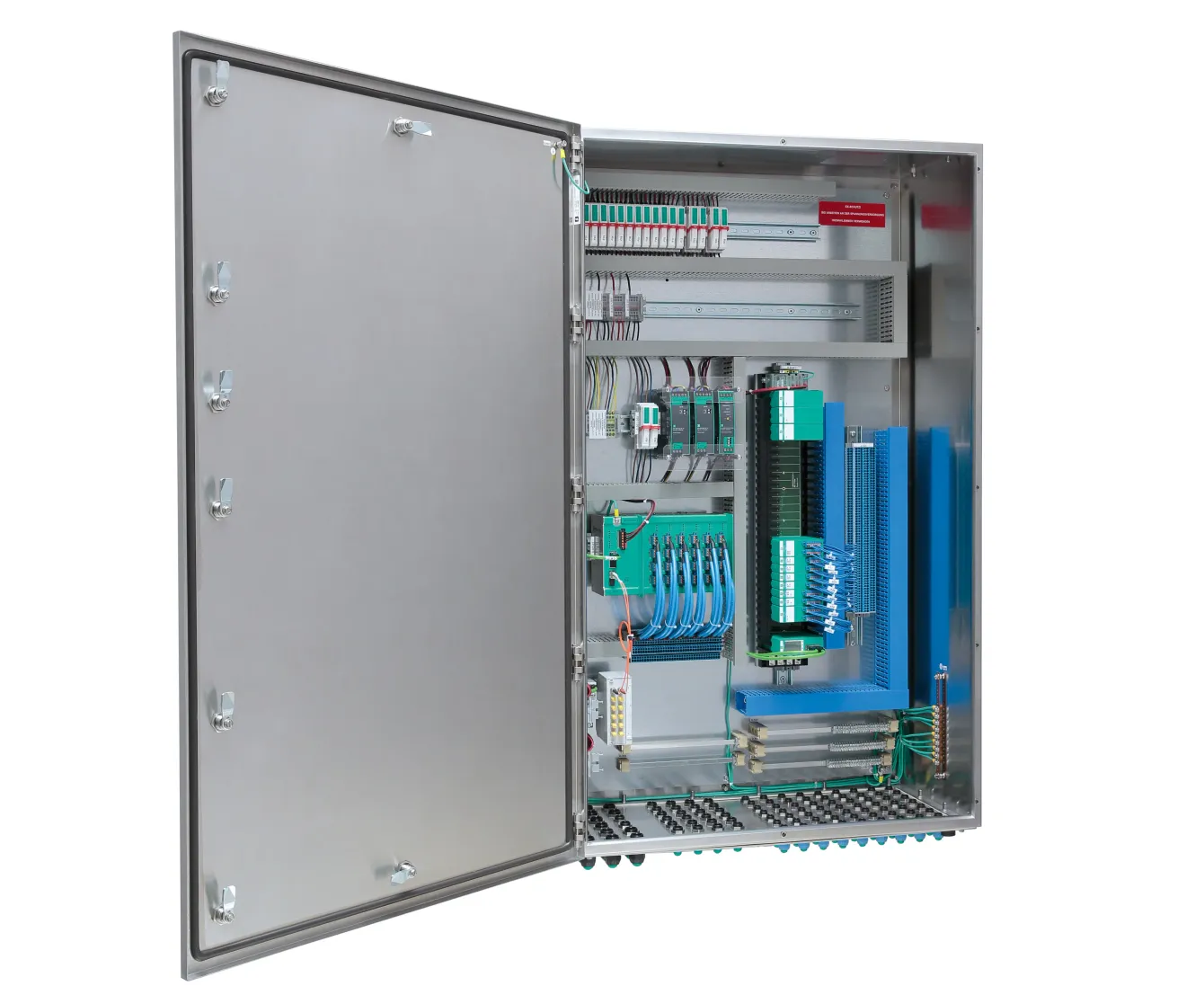 Quadro in acciaio inox aperto con barriere a sicurezza intrinseca, alimentatori e canaline separate per i circuiti Ex i