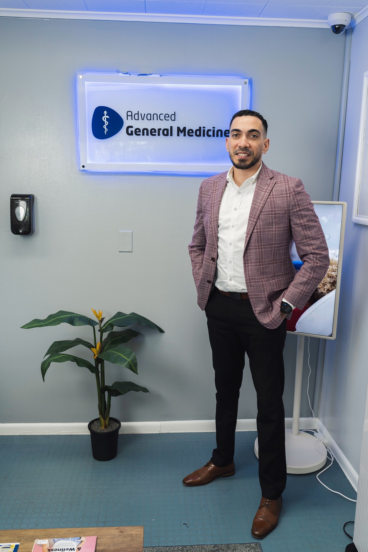 Dr. Raul Vasquez Duran, primary care doctor in Elizabeth, NJ