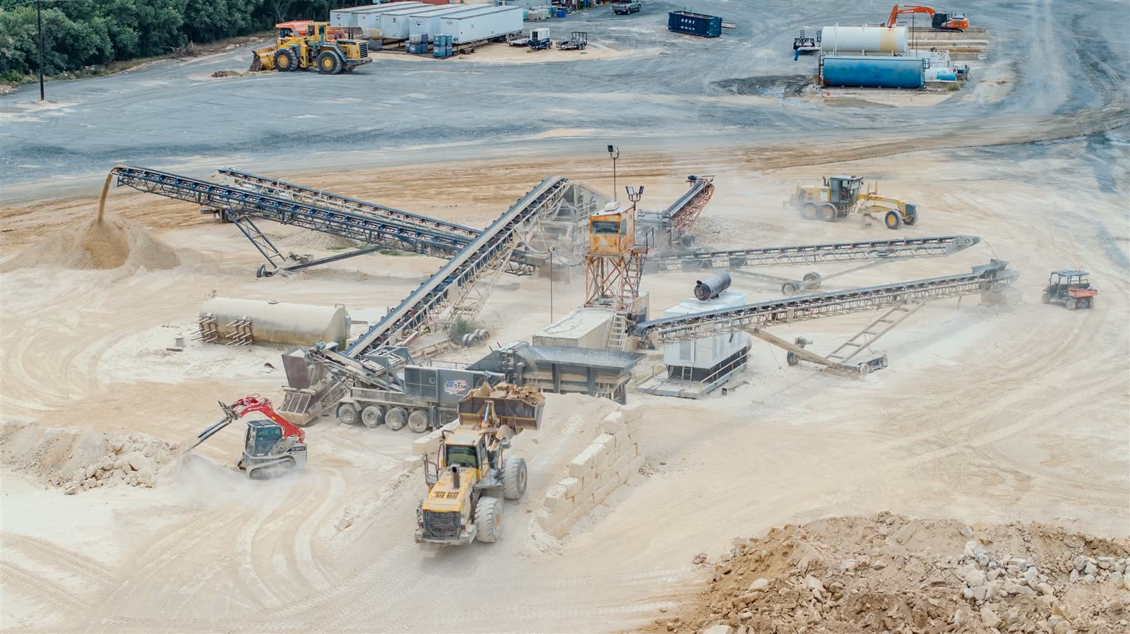 Crushing plant and wheel loader at the Heartland Aggregates quarry