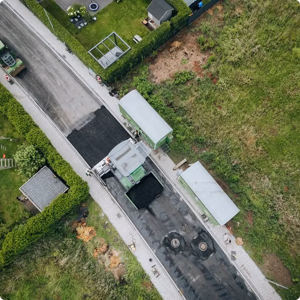 Luftaufnahme einer Straßenbaustelle