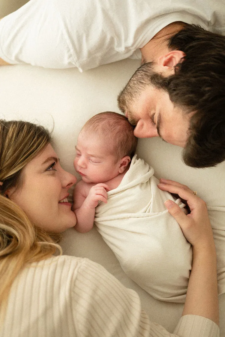 Neonato con mamma e papà