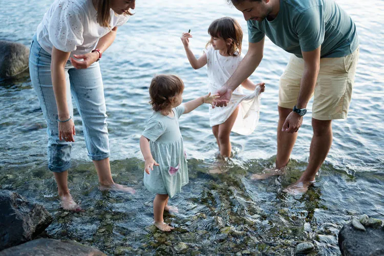 Foto di famiglia al fiume