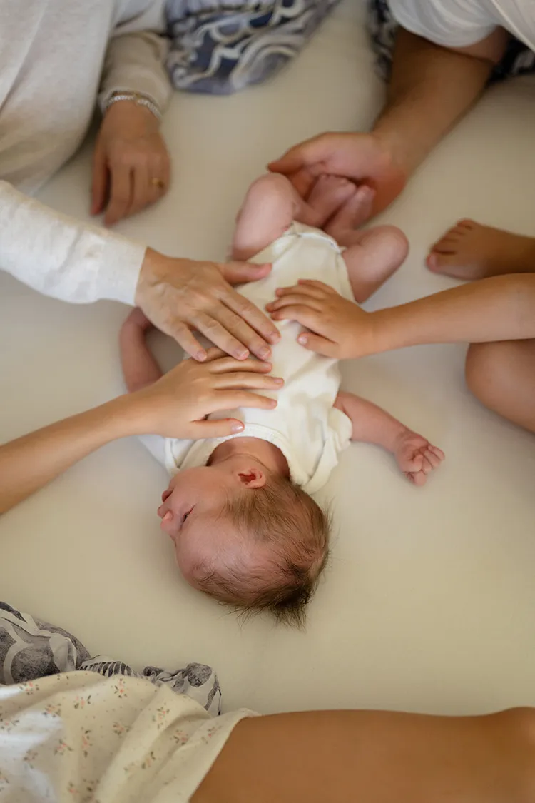 Neonato insieme alla famiglia