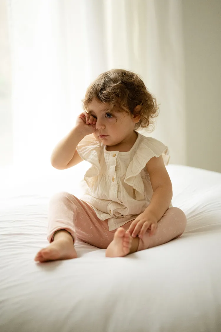 Foto di bambina assonnata