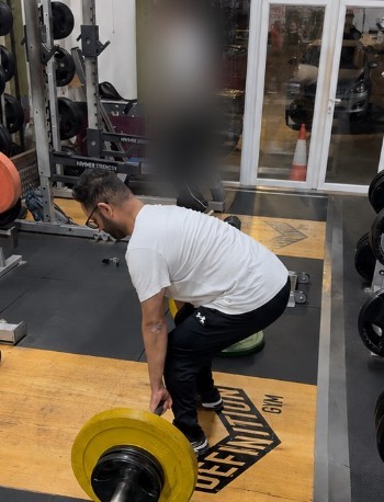 Habeeb at the start of his cut at 85.4kg, setting up a deadlift at Definition, Peterborough