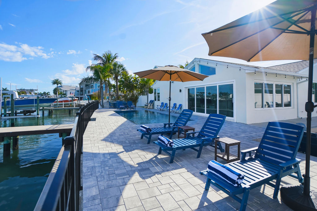 Yacht Club.