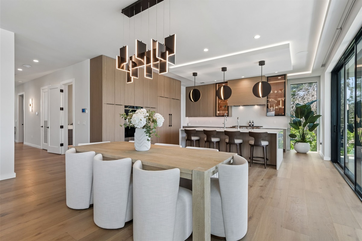 Intracoastal Luxury – Pool, Spa + Golf Sim