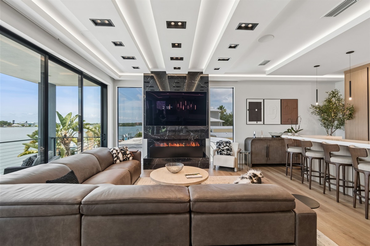 Intracoastal Luxury – Pool, Spa + Golf Sim