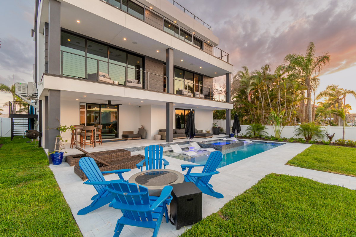 Intracoastal Luxury – Pool, Spa + Golf Sim