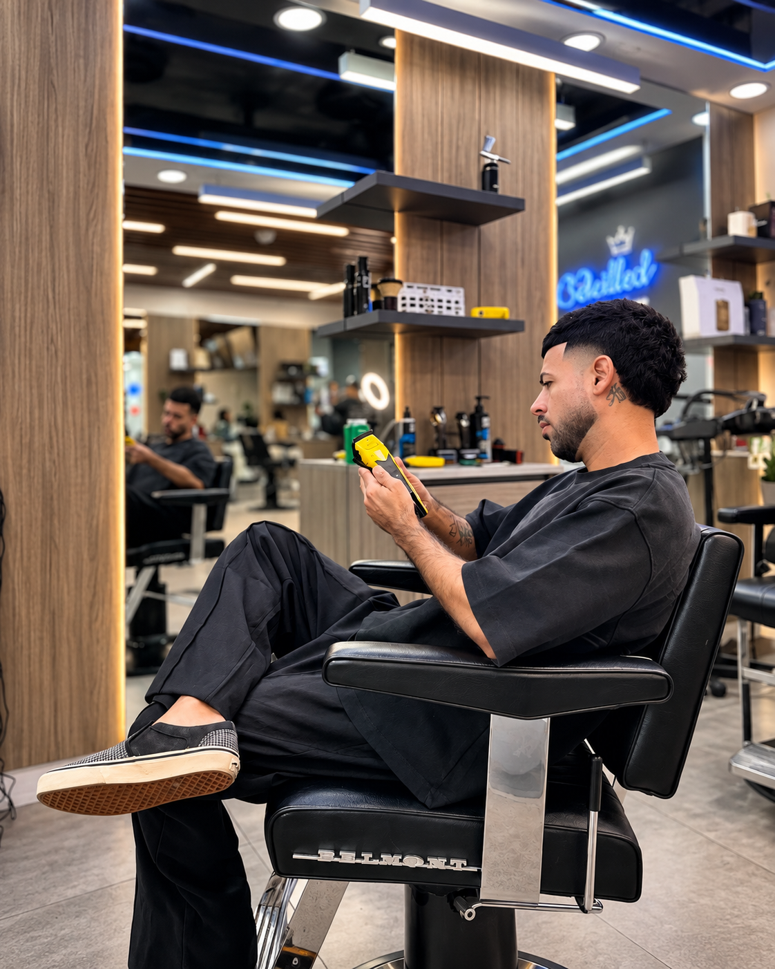 Master Barber providing professional haircut services at Skilled Barber in Brickell, Miami