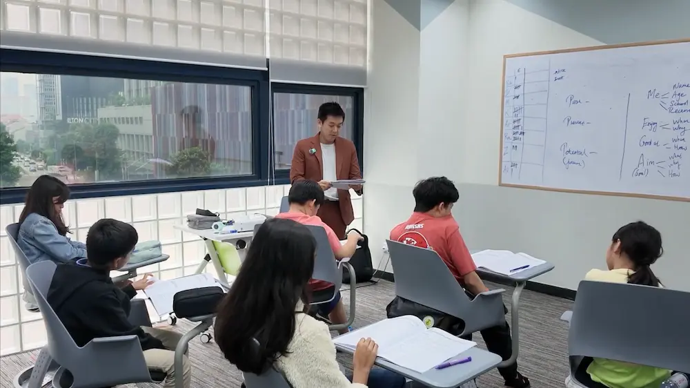 Iwan Yang teaching a class of young students at SuperMinds