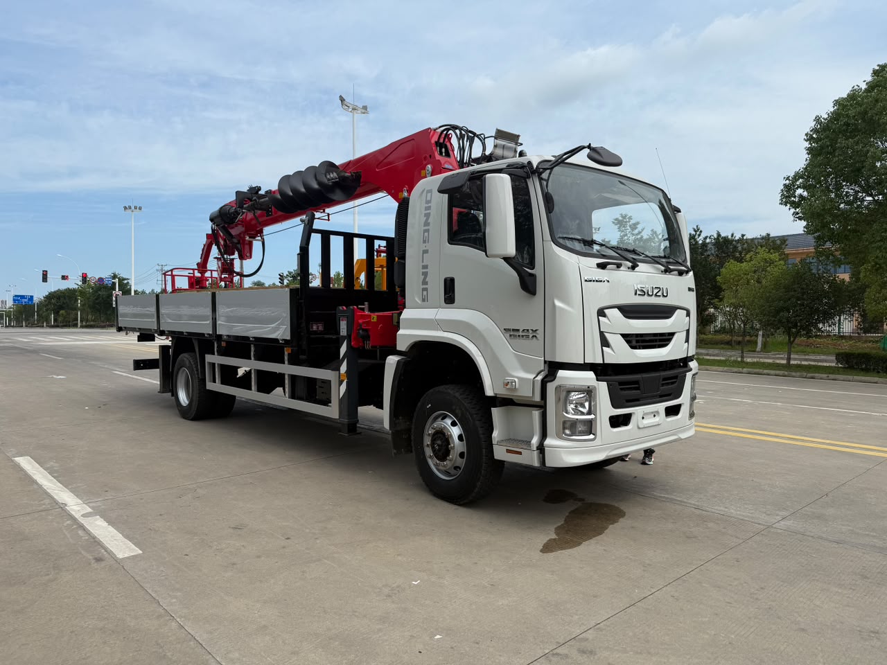 ISUZU GIGA с КМУ с прямой стрелой — проект HENGVO
