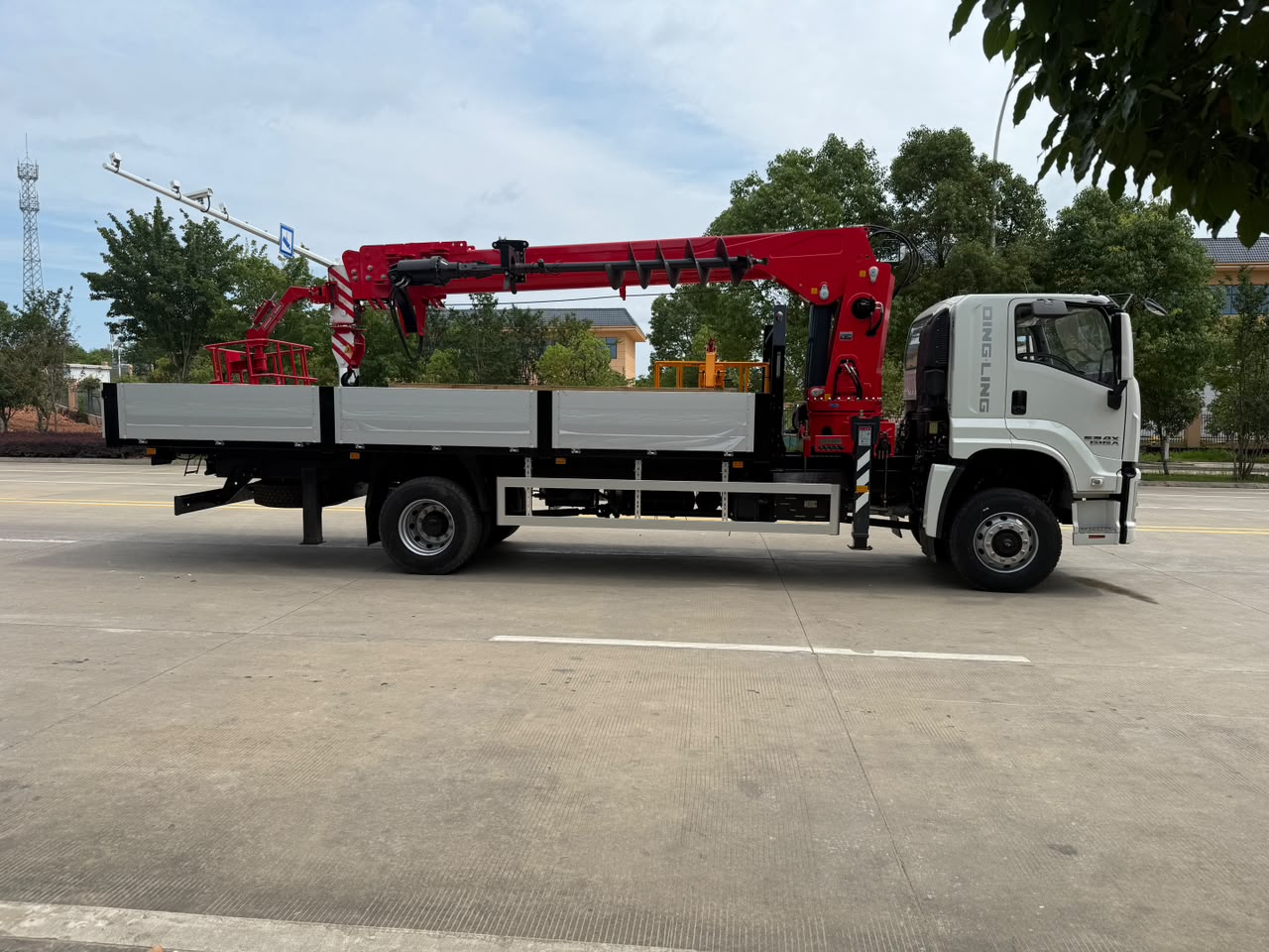 ISUZU GIGA — боковой вид