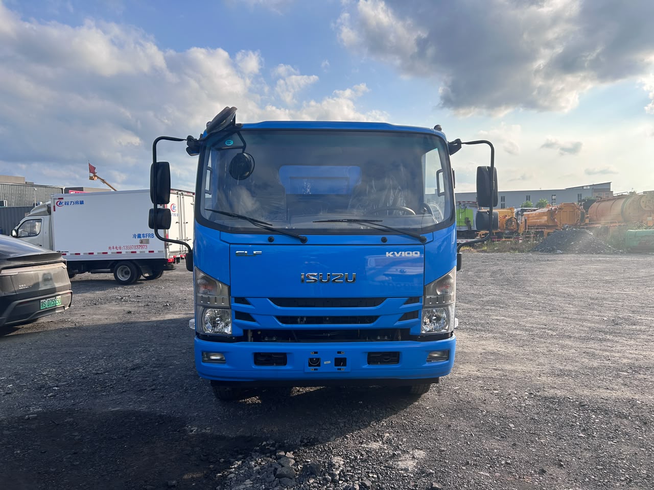 Синий самосвал QINGLING ISUZU — общий вид