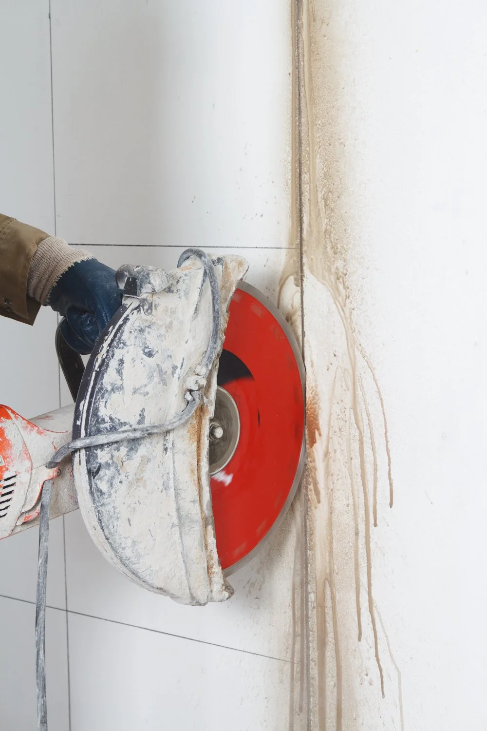 Concrete wall cutting in progress