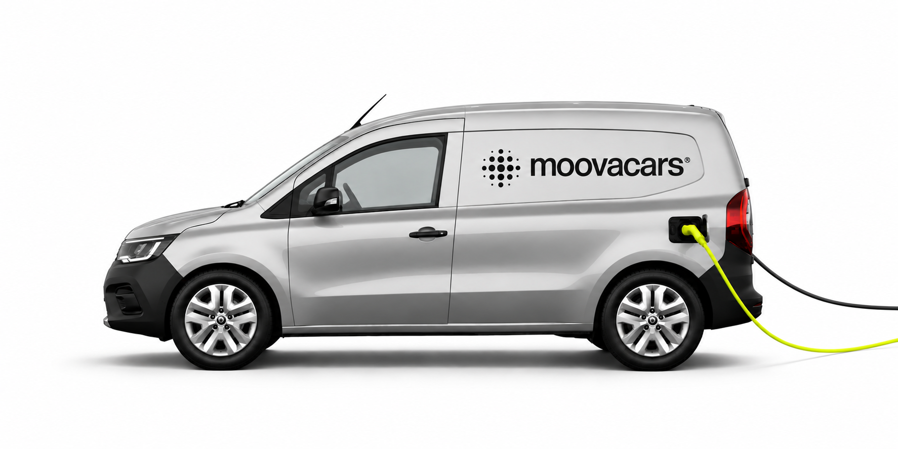 Carrinha comercial Moovacars ligada ao carregador
