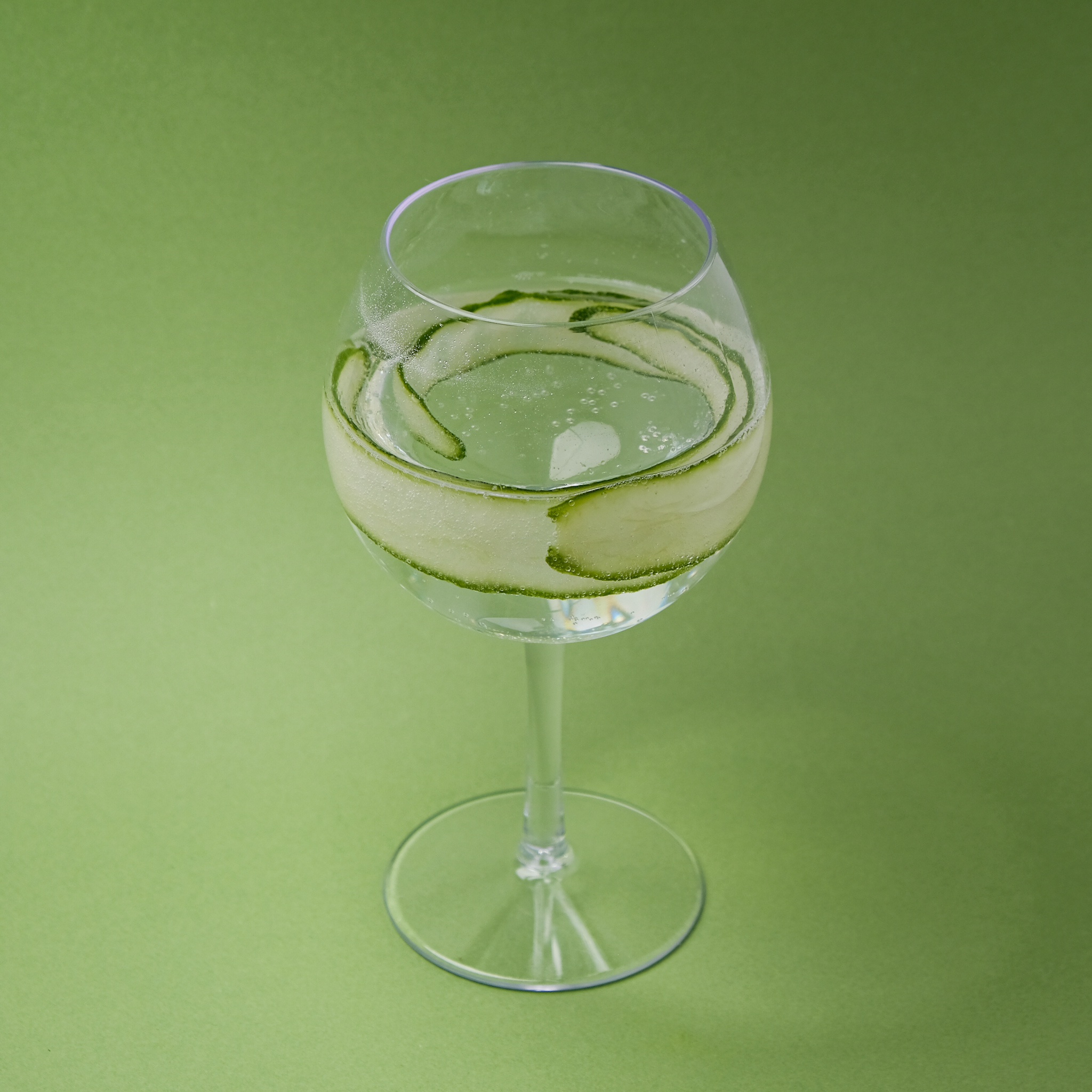 Clarity Cocktail Glass with Gin Tonic and Cucumber
