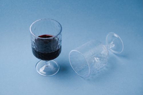 Hammered Wine Glass wit Wine