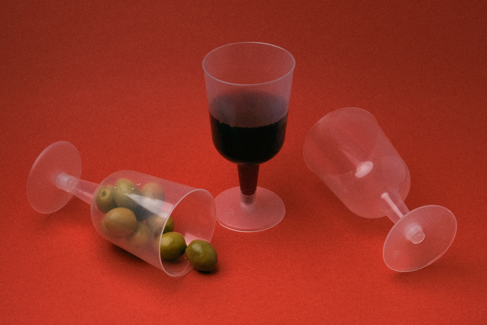 Simplicity Wine Glasses with Olives