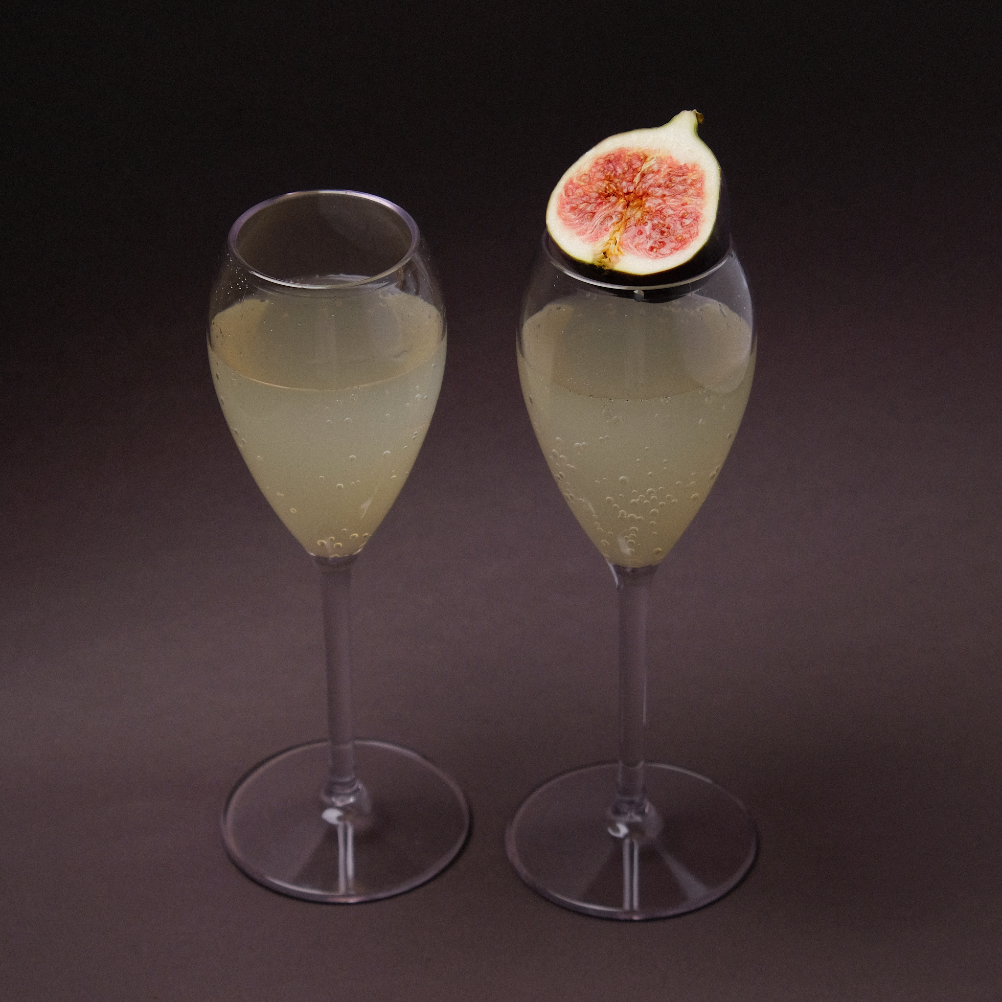 Clarity Champagne Glasses with Fig