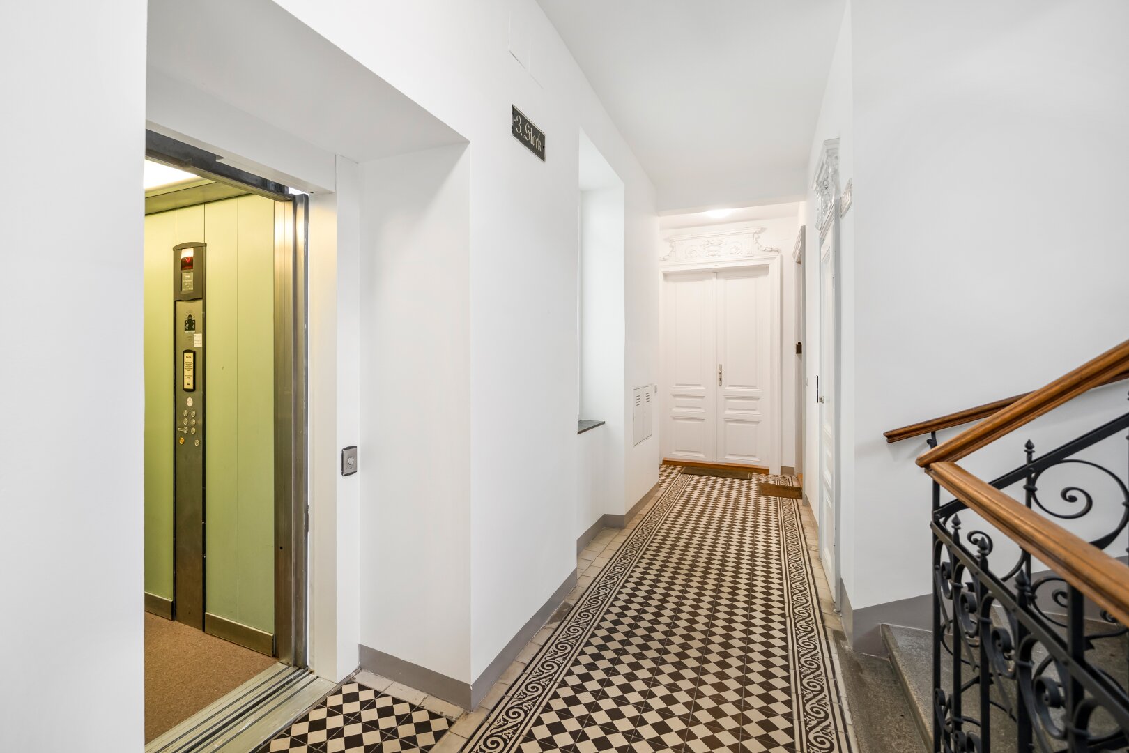 Stiegenhaus, Lift