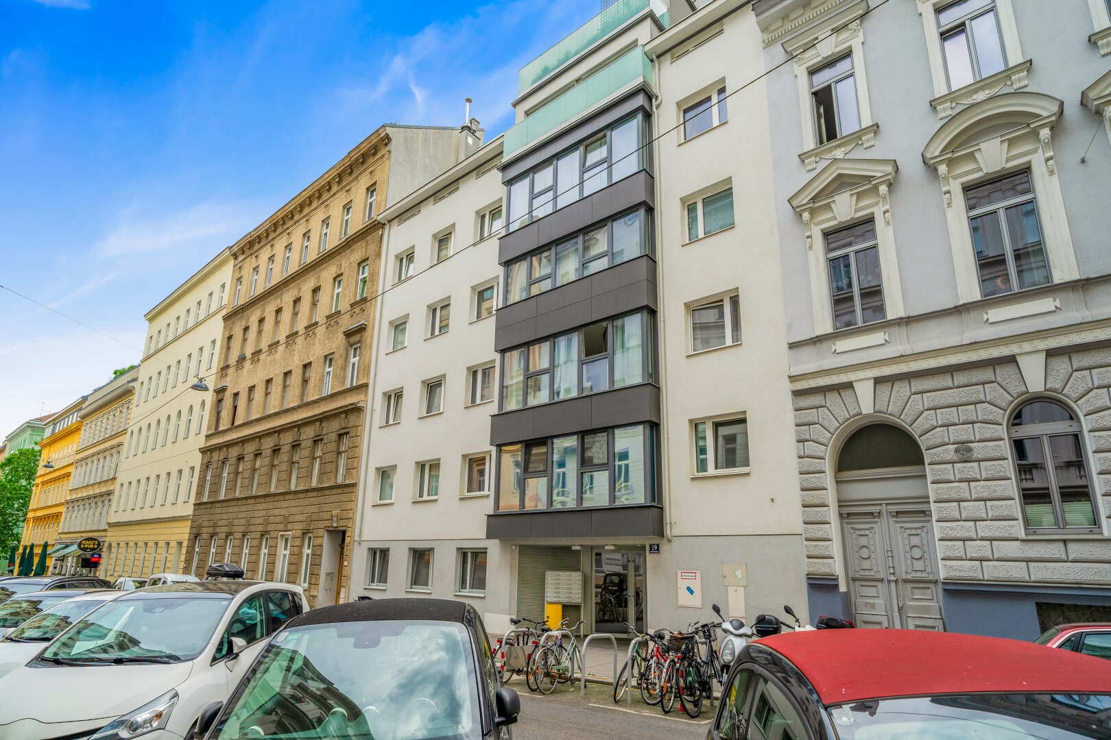 Hauptfassade, Eingang ins Haus