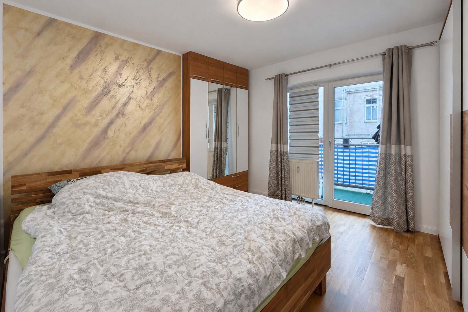Schlafzimmer (Zimmer 2)