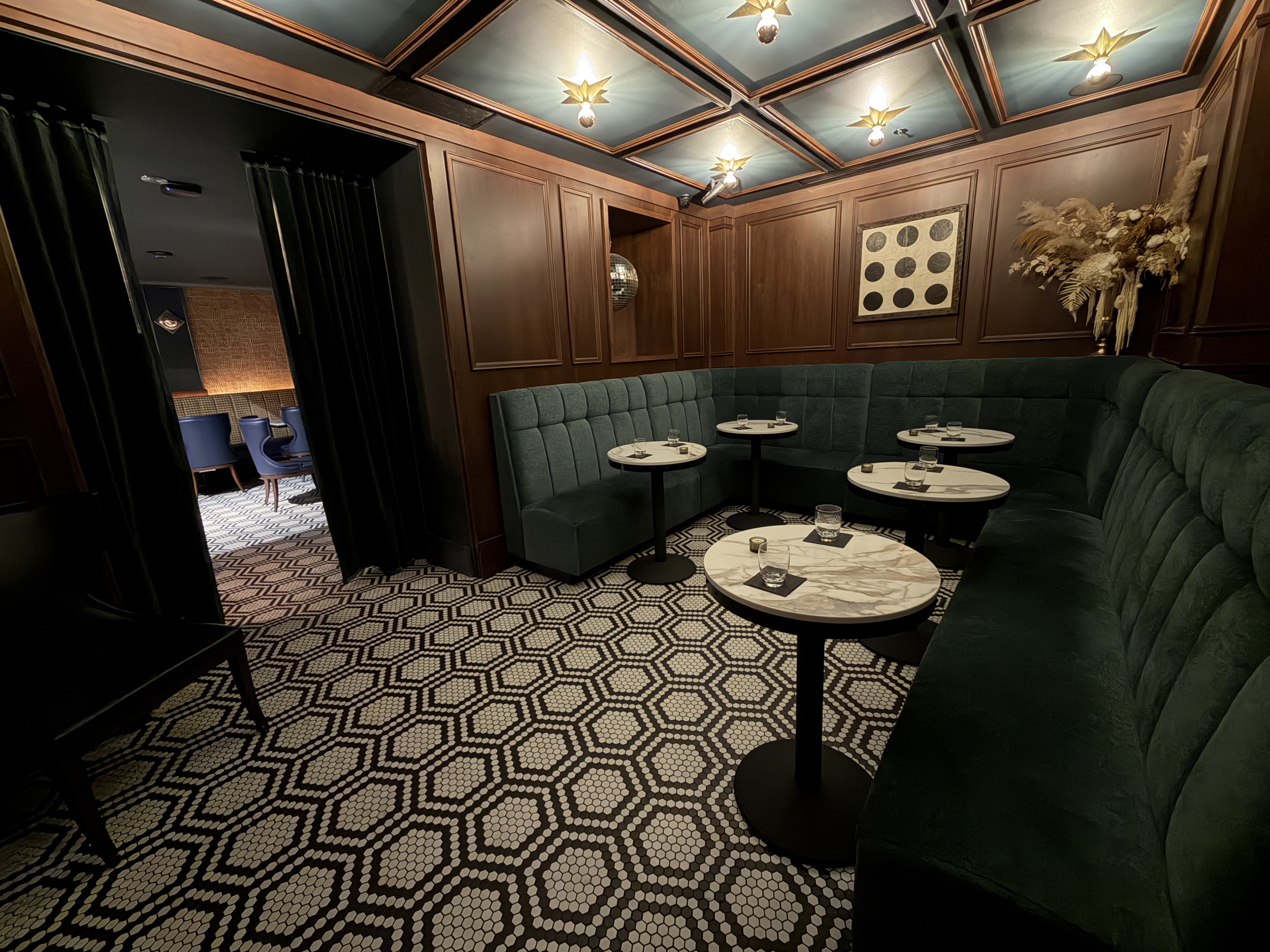 SEVEN Cocktails + Bourbon in NuLu, Louisville – interior