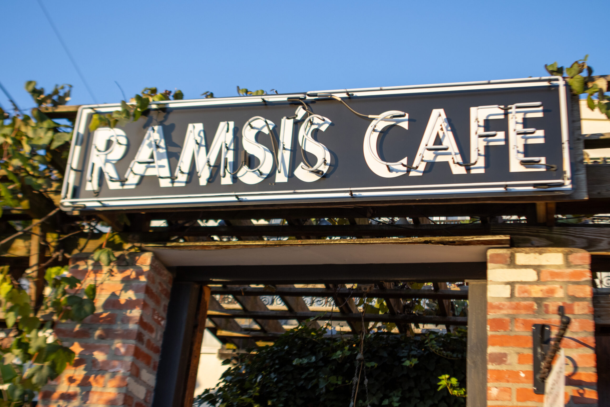 Ramsi's Café on the World in The Highlands, Louisville – interior