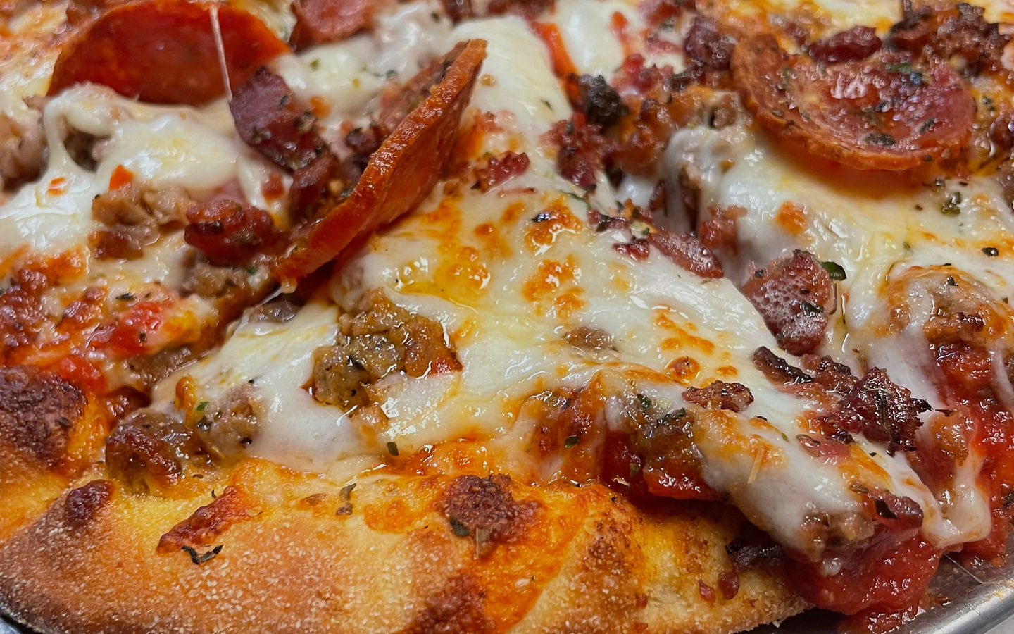 Saints Pizza Pub & SkyBar in St. Matthews, Louisville – food